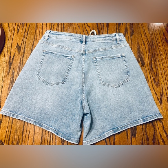 AnnieWear Women’s Drawstring Denim Medium Wash Shorts XL NWT - Picture 2 of 10